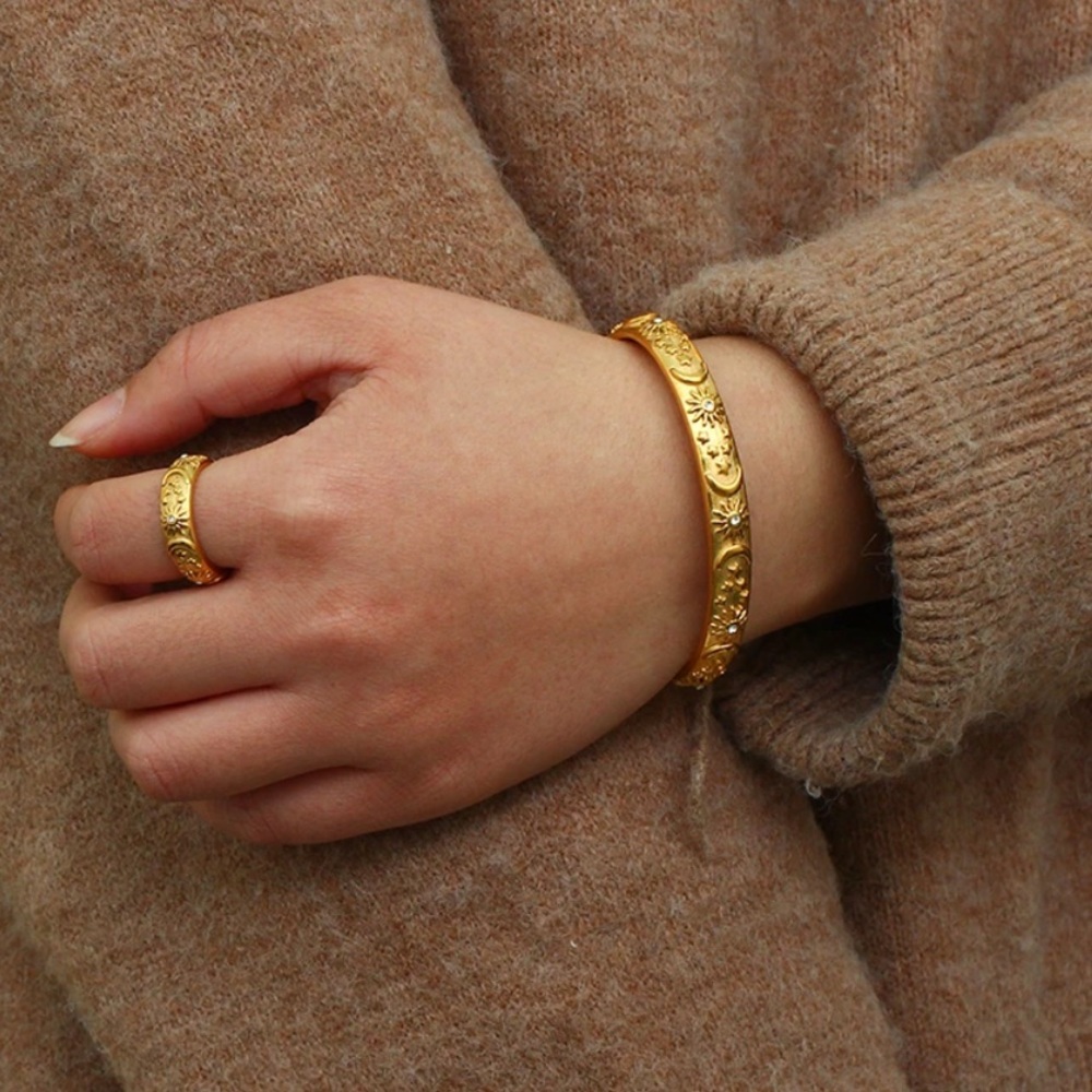 NEW 18K GOLD CUFF BANGLE BRACELET, NICE BRACELET, CUTE BRACELET - Picture 2 of 5
